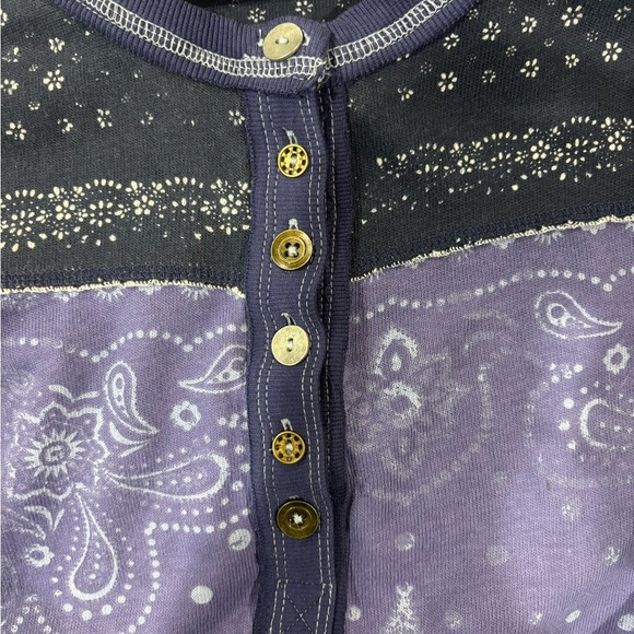 Free people We The Free Indie Printed Cuff Henley top tshirt sz M L purple - Picture 5 of 8